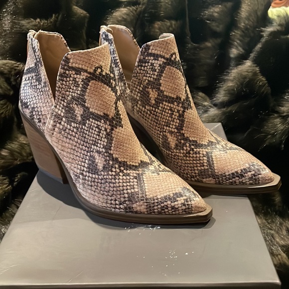 Vince Camuto Shoes - Vince Camuto Gigietta Natural Warm Roccia